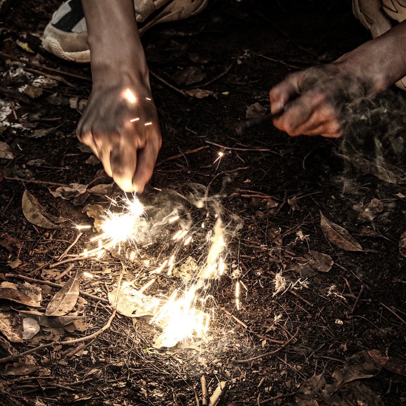 ชุดอุปกรณ์จุดไฟสำหรับตั้งแคมป์ - Magnesium Fire Starter บทวิจารณ์และราคา
